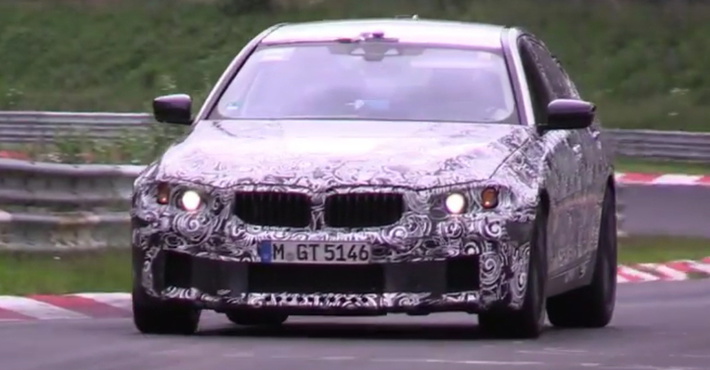 Мощный седан BMW M5 засняли на видео на трассе Нюрбургринга