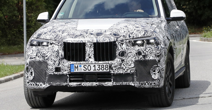 Флагманский внедорожник BMW X7 проходит тесты с серийной оптикой
